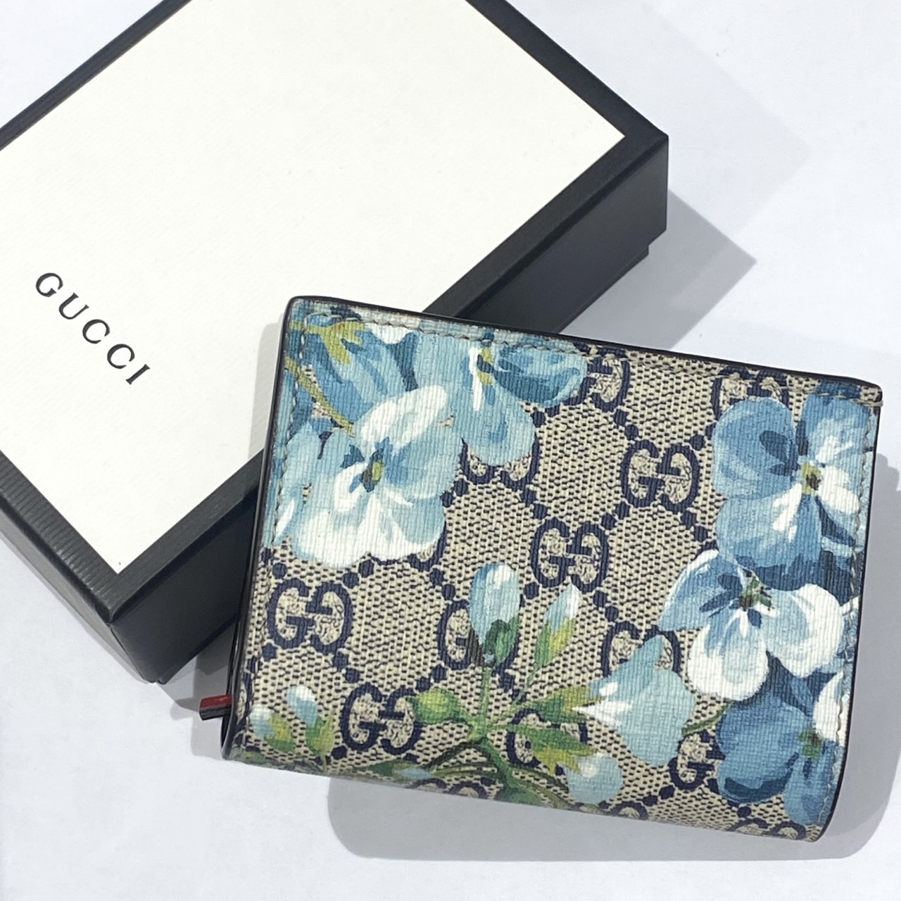 GUCCI グッチ GGブルームス PVC 二つ折り財布をお買取り致しました♬