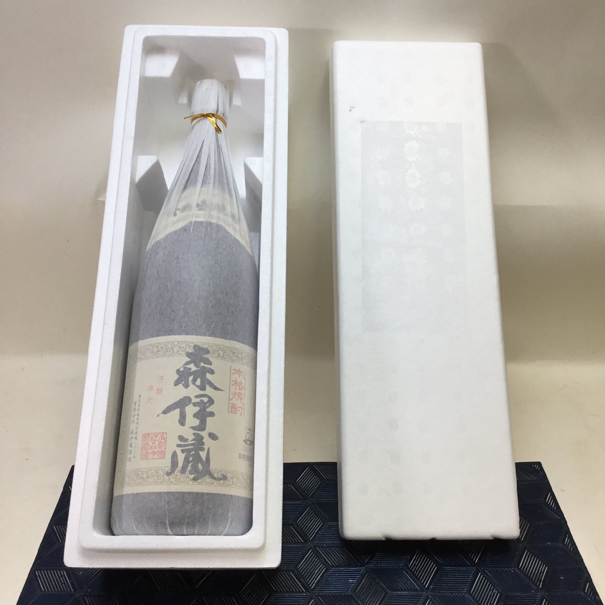 森伊蔵 本格焼酎 かめ壺焼酎 芋焼酎 1800ml 一升 25度 未開封 古酒 をお買取りさせていただきました。 -  リサイクル＆買取専門のリサイクルマート