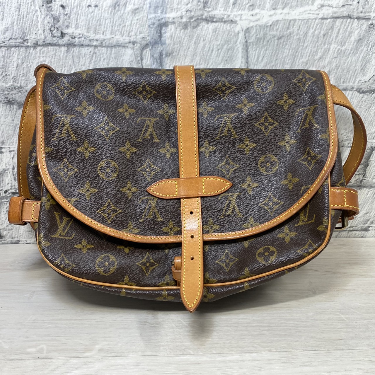 Louis Vuitton】 ルイ・ヴィトン モノグラム ソミュール 30 M42256 ショルダーバッグ の買取価格をご紹介します！【 磐田市 福田  のお客様よりお買取り】ルイ・ヴィトン ヴィトン バッグ 鞄 高価 買取 浜松 磐田 湖西 買取り - リサイクル＆買取専門のリサイクルマート