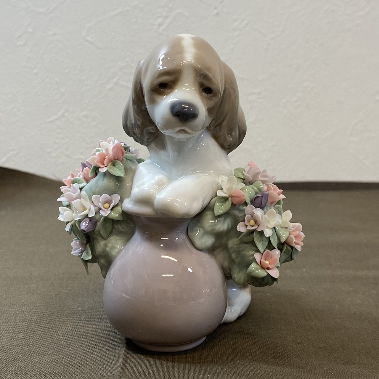 LLADRO】LLADRO リヤドロ お花が大好き 6574 犬 陶器 フィギュリン 西洋陶器 人形 西洋磁器 置物買取価格をご紹介します！ -  リサイクル＆買取専門のリサイクルマート