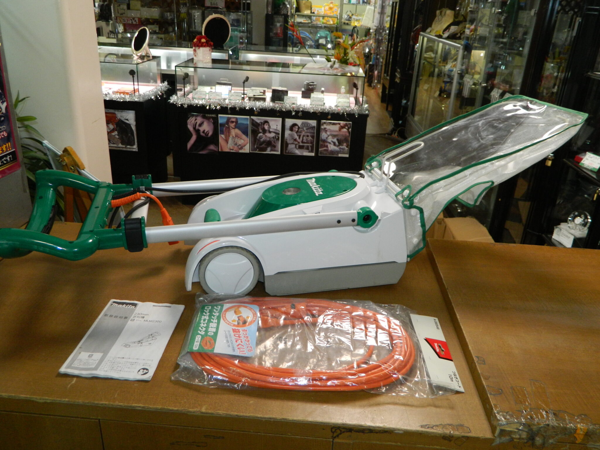 半田店 makita マキタ 230mm 芝刈り機 草刈り機 ロータリー式 MLM2300 六角棒レンチ ロックピン  ロックコネクタ付ツナギコード10m 付き 買取させて頂きました。 - リサイクル＆買取専門のリサイクルマート