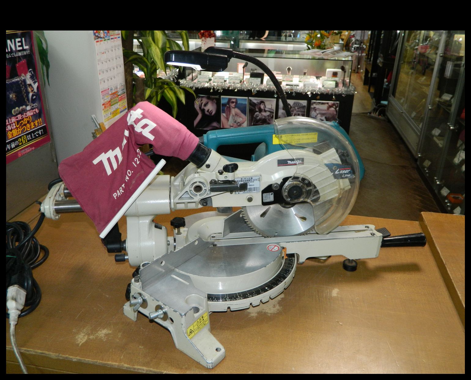 半田店 中古 makita マキタ 190mm スライドマルノコ LS0713FL 丸ノコ クロスカットソー 木工 工作 ライト レザー付 現状渡し品  動作品 買取させて頂きました。 - リサイクル＆買取専門のリサイクルマート