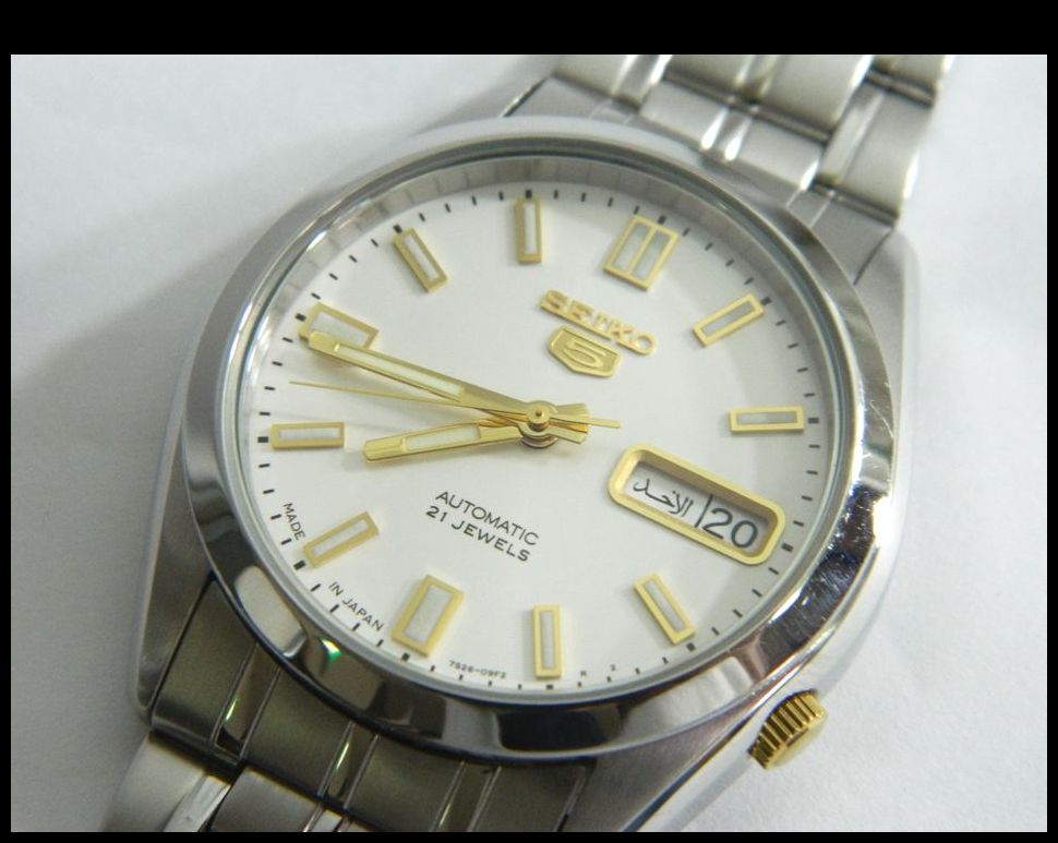 半田店 動作品 SEIKO 5 海外逆輸入モデル オートマチック メンズ腕時計 7S26-03B0 3針 裏スケ デイデイト オフホワイト ゴールド  自動巻き SS 男性用 中古 USED品 買取させて頂きました。 - リサイクル＆買取専門のリサイクルマート