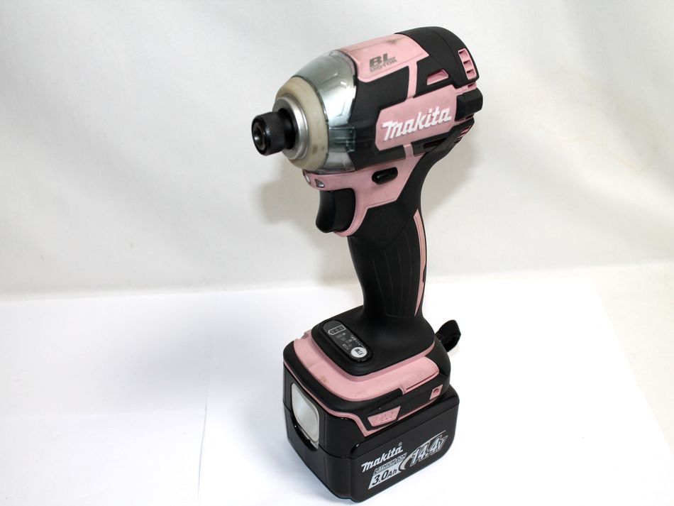 半田店 中古 makita 充電式 インパクトドライバ TD137D バッテリー 3.0Ah 14.4V BL1430B ドライバーセット マキタ  電動工具 USED品 買取させて頂きました。 - リサイクル＆買取専門のリサイクルマート