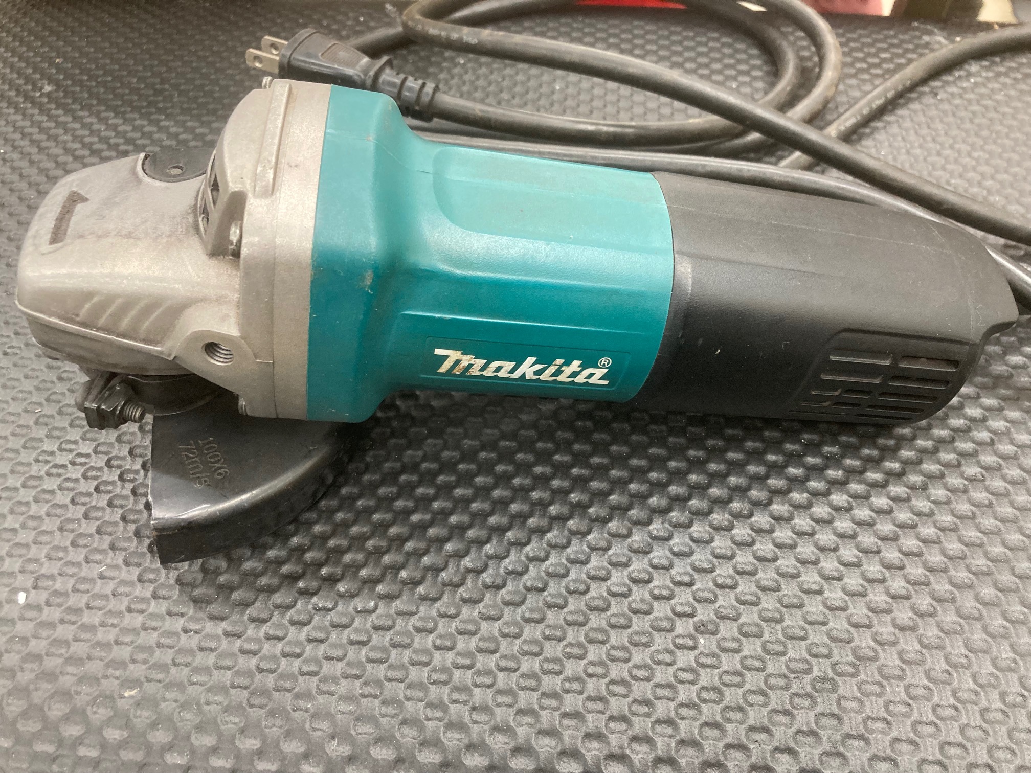 マキタ（makita) 100mmﾃﾞｨｽｸｸﾞﾗｲｲﾝﾀﾞ 9553B 電動工具 飯塚市 筑豊 - リサイクル＆買取専門のリサイクルマート