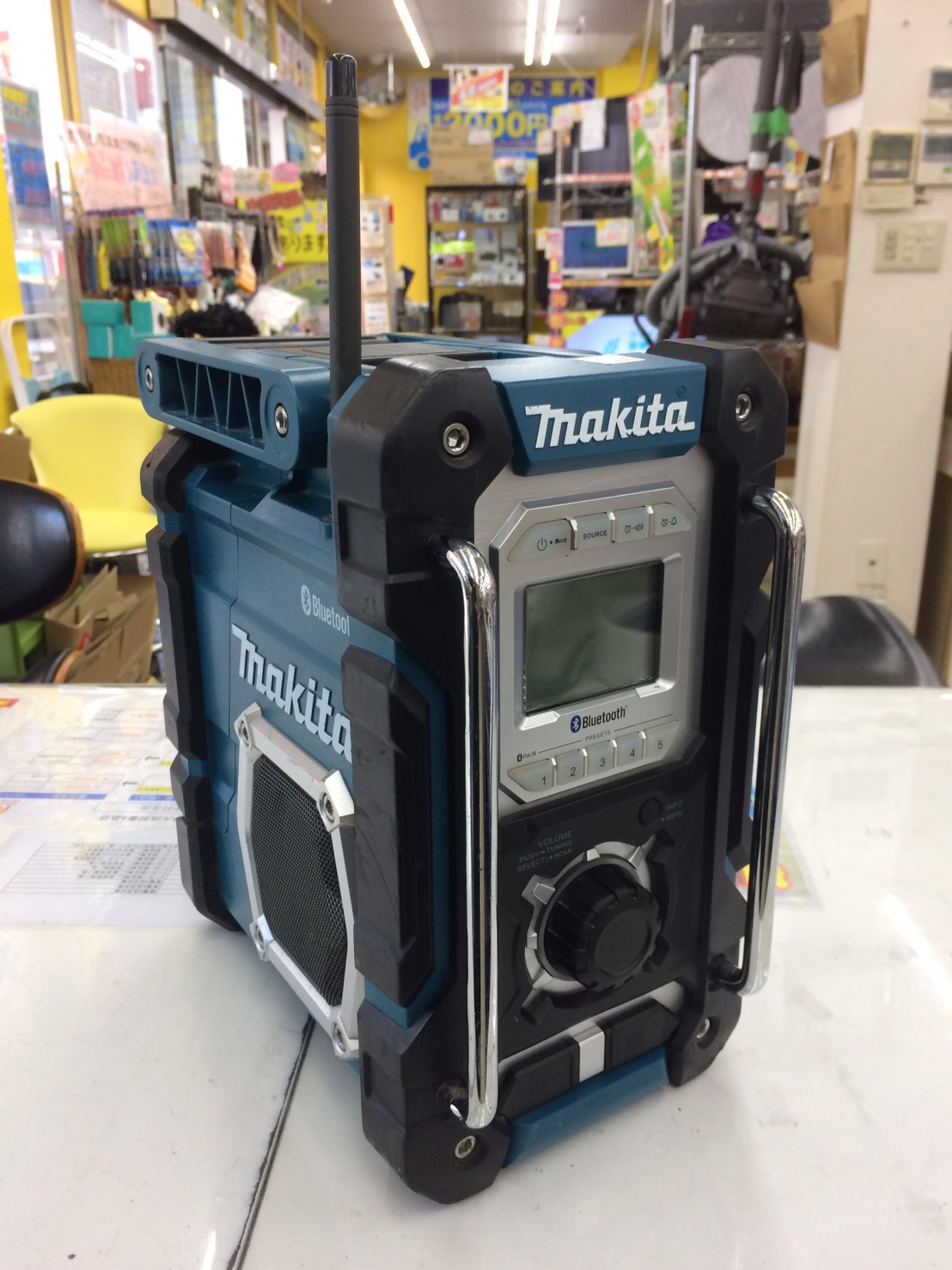 Makita マキタ Bluetooth搭載 充電式ラジオ MR108】を買取致しました。 - リサイクル＆買取専門のリサイクルマート