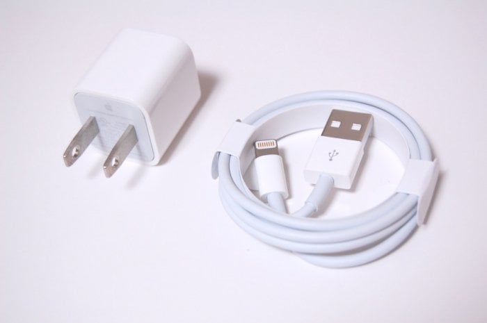 r-iphone-charger-cable-000.jpg